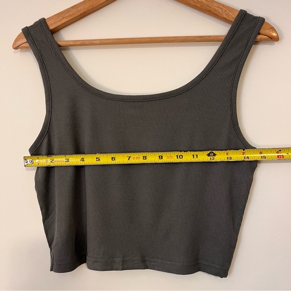 Cropped Tank - Picture 4 of 5